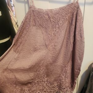 Listicle Lace-Trim Satin Cami in Mauve